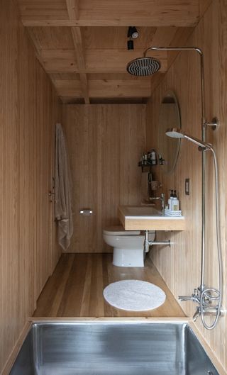 Rinihue House bathroom