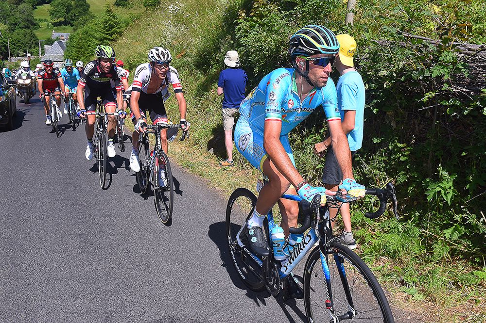 Vincenzo Nibali was dropped near the end of stage 5 at the Tour de France