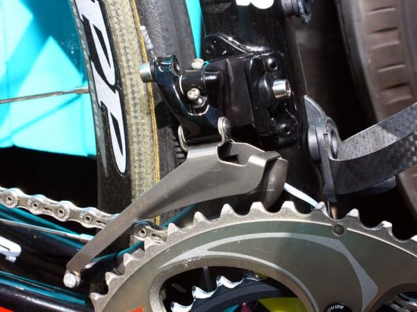Unlike most SRAM Red-equipped riders in the peloton, Contador sticks with the stock titanium front derailleur cage. Plus there's no chain watcher, either.