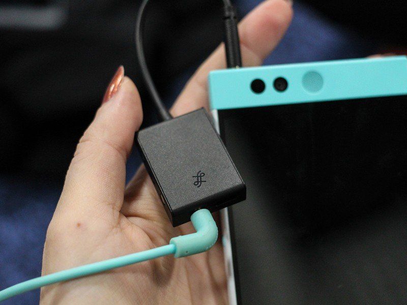 The basslet attached to the Nextbit Robin.