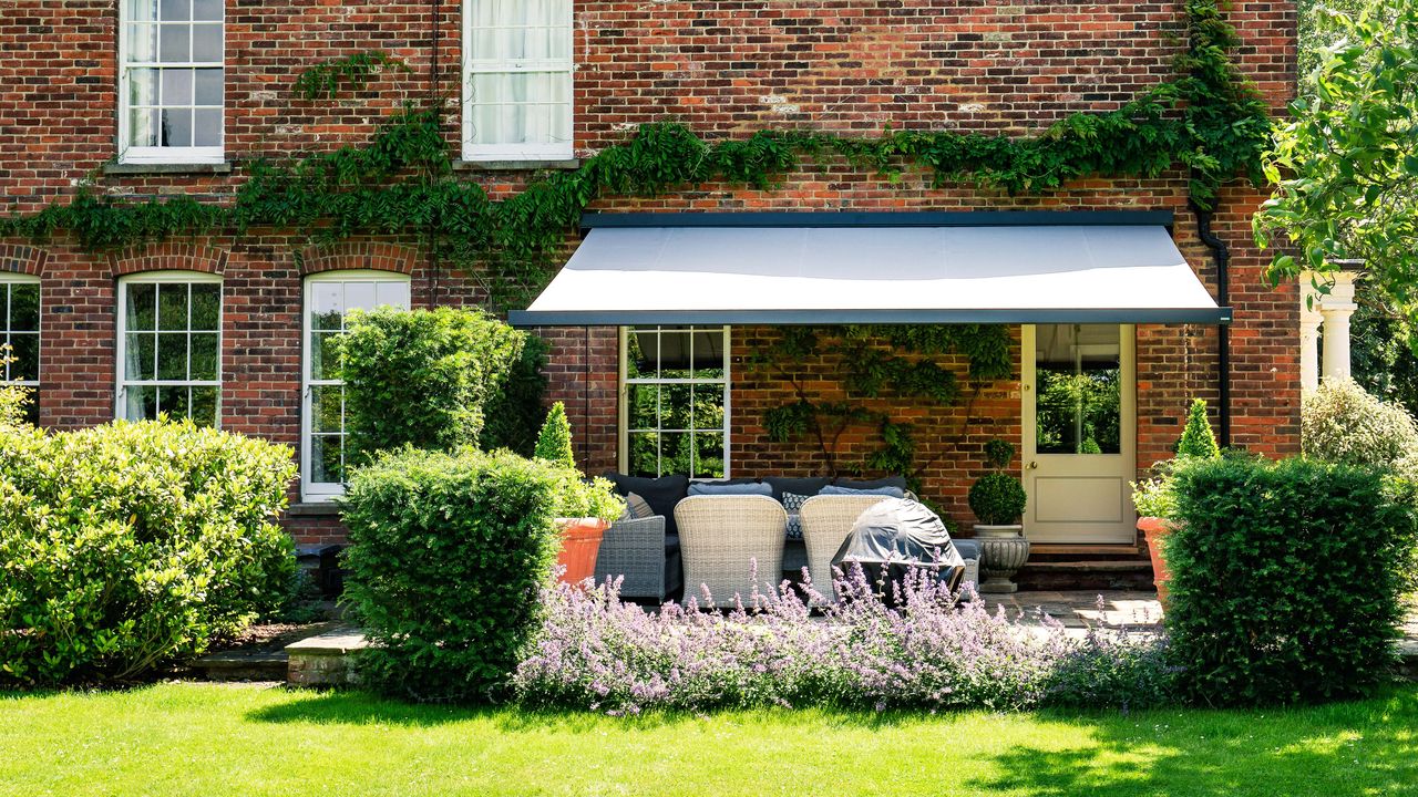 patio awning with garden furniture