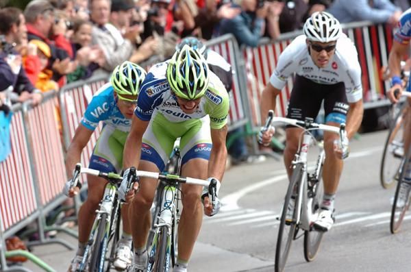 Daniel Oss gives it his all for teammate Peter Sagan on the finishing straight.