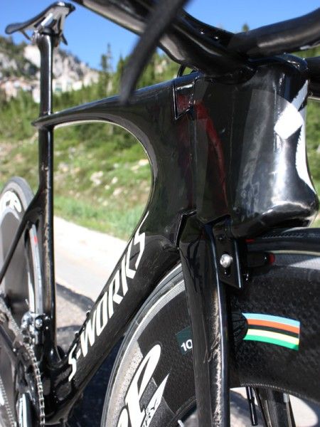 The forward bulkhead reinforces the front end for greater rigidity and also effectively makes for a much deeper aspect ratio than the 3:1 normally allowed by the UCI for a single structure.