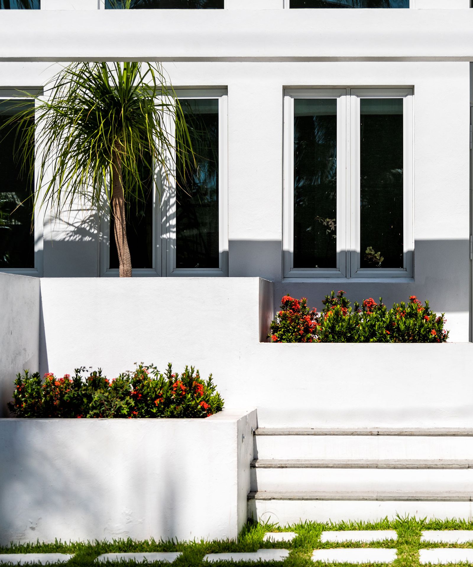 How to make a small backyard look bigger 12 designer ideas Livingetc