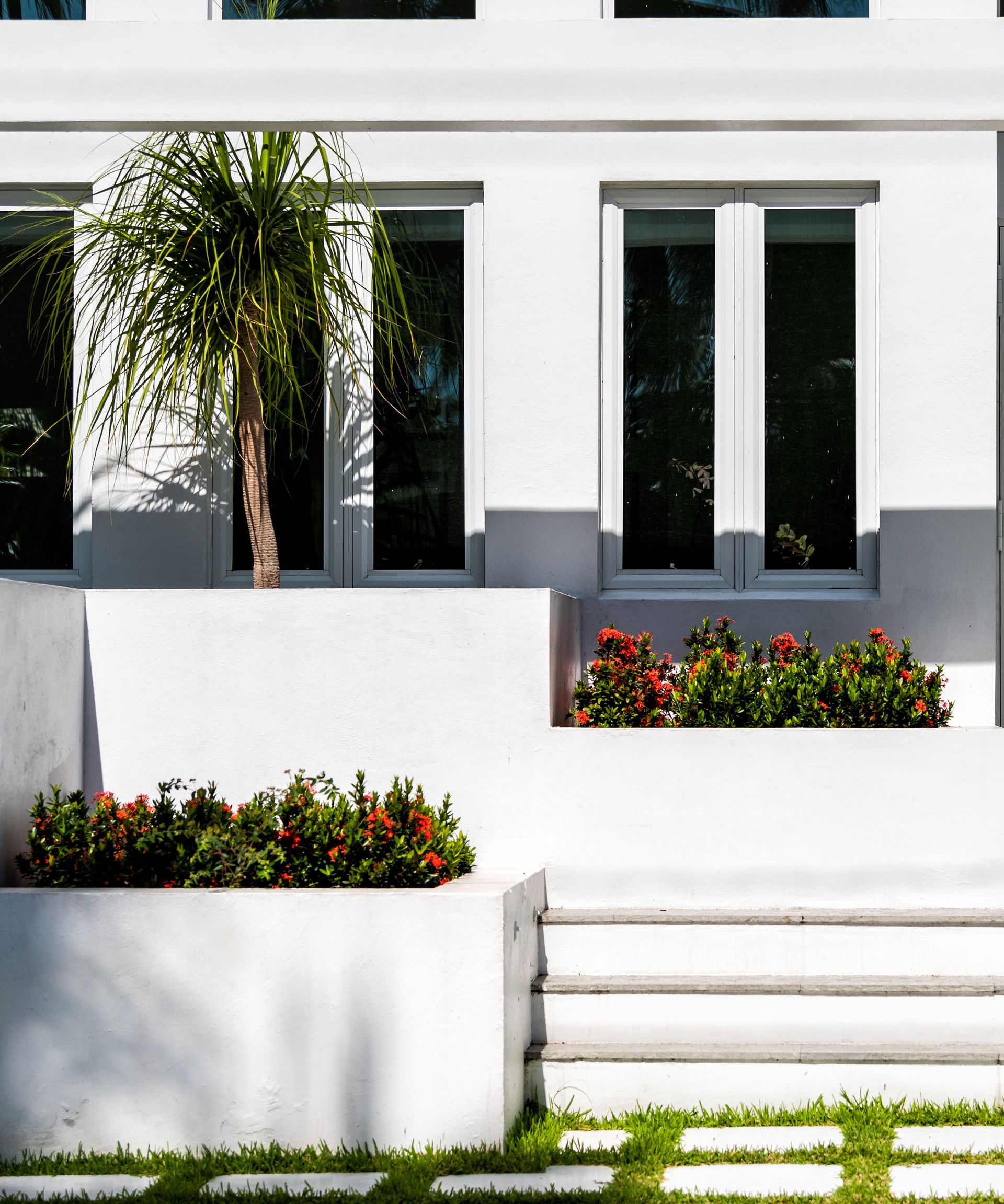 How to make a small backyard look bigger 12 designer ideas Livingetc