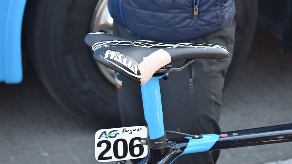 August Jensen asked his mechanic to tape the sides of his saddles, although the mechanic didn't know why
