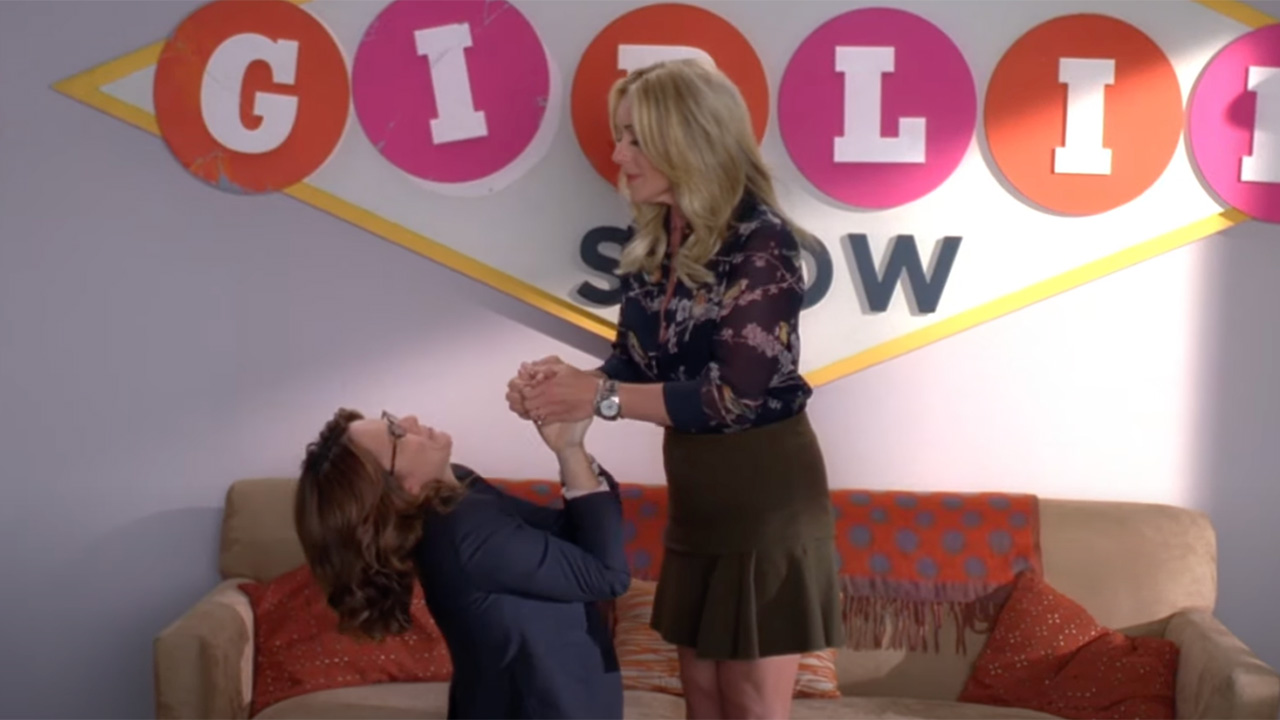 Liz and Jenna have a moment in 30 Rock.