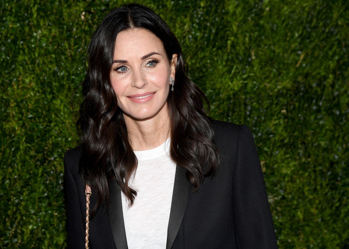 เทียนขายหมดของ Courteney Cox กลับมาวางจำหน่ายแล้ว