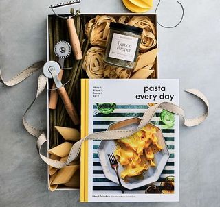 Pasta set including tools, book and pasta