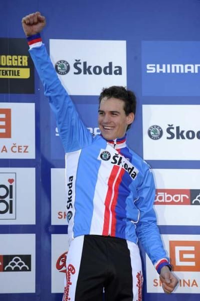 Stybar comes to the stage to get his rainbow bands.