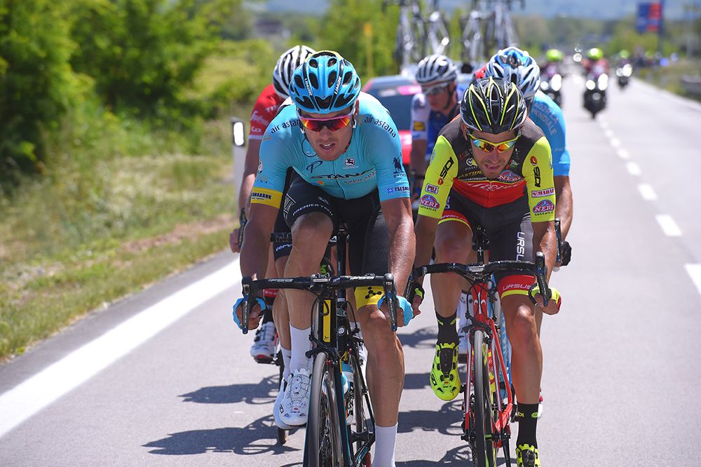 Luis Leon Sanchez (Astana) drives the break