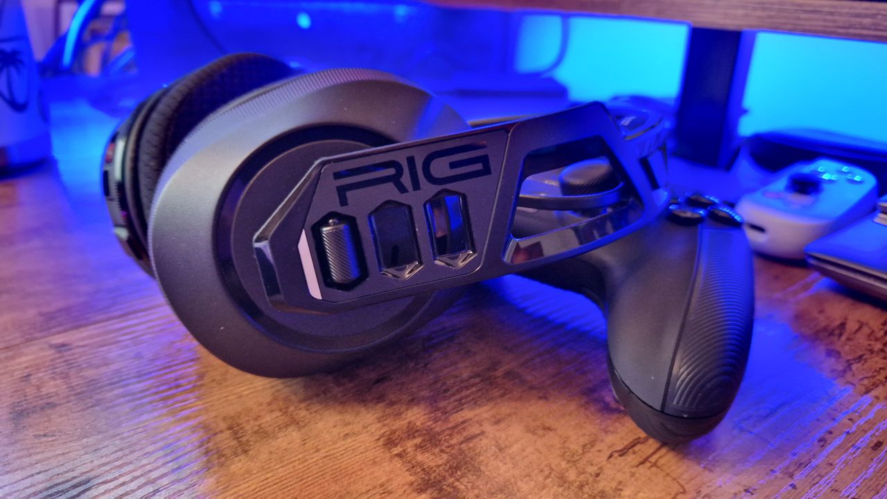 Nacon RIG 600 Pro's RIG branding