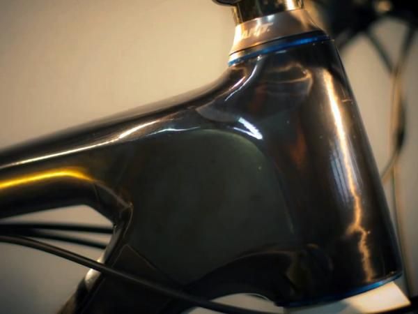 The enormous tapered head tube bears a strong resemblance to Giant's TCR road range what with its massive cross-section.