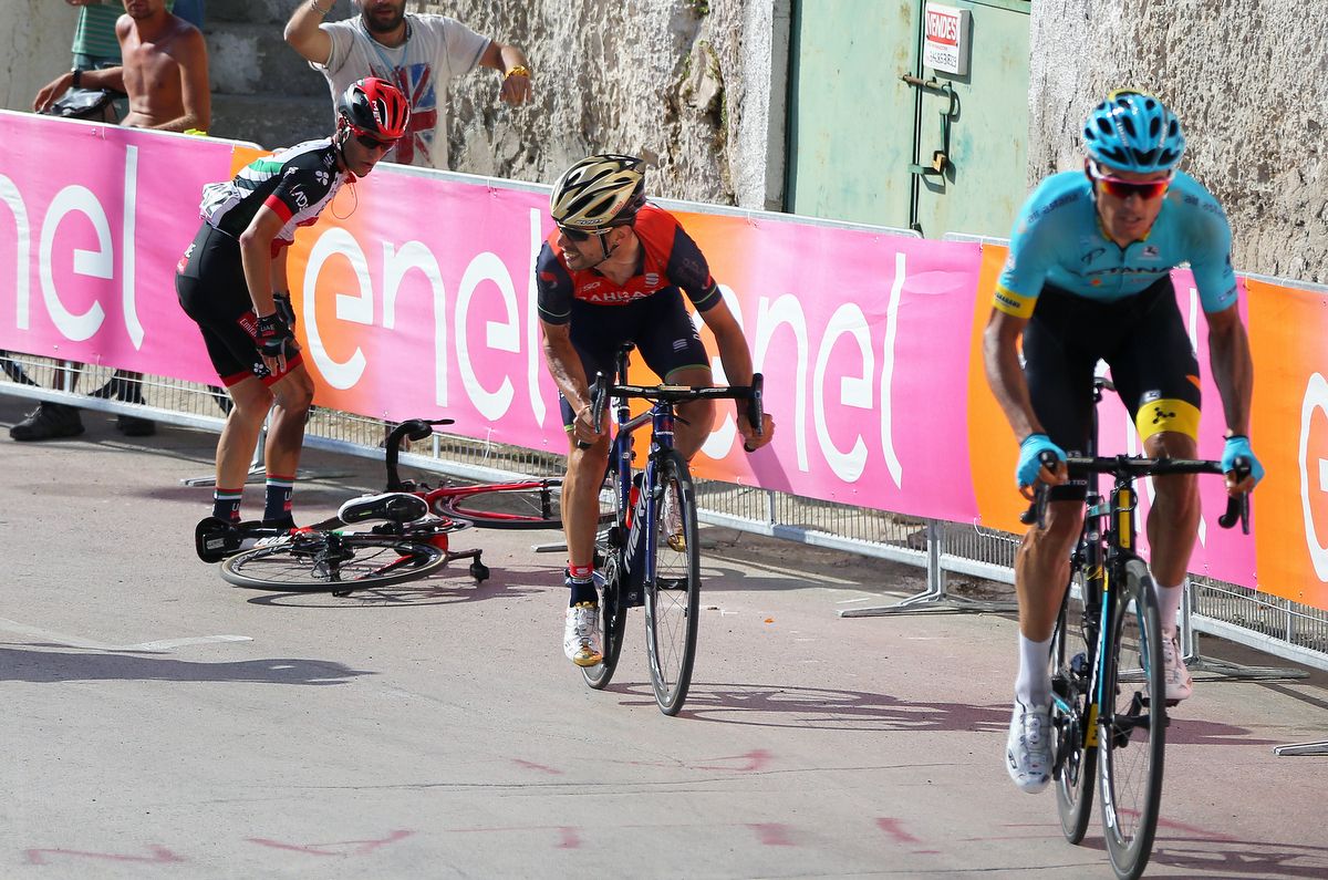 Luis Leon Sanchez (Astana) skips away after Conti's fall
