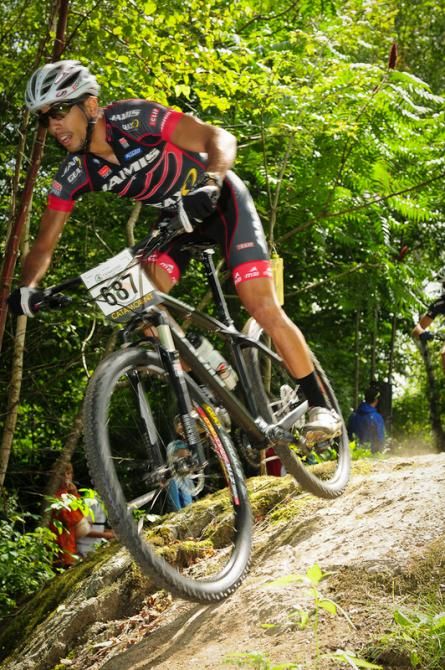 Rotem Ishay (Team Jamis) leading the race on lap two