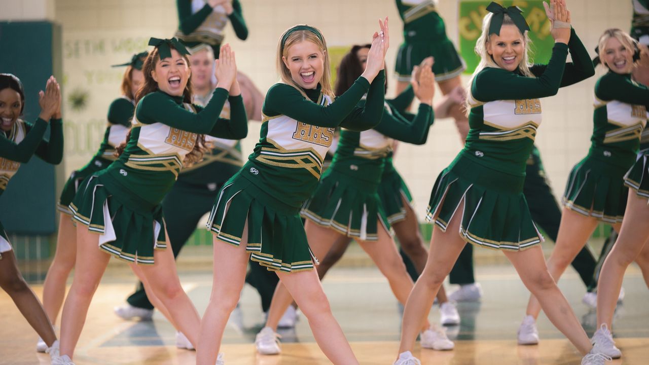 Angourie Rice as young Stephanie Conway, cheerleading with her classmates, in Netflix's Senior Year