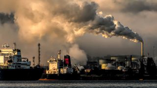 Klimawandel wird durch eine hohe CO2-Emission vorangetrieben, die nicht zuletzt dem immensen Ausstoß der Produktionsfirmen geschuldet sein mag