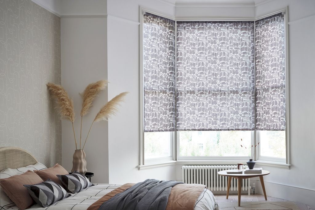 How to reverse roll a roller blind a neat design trick Livingetc
