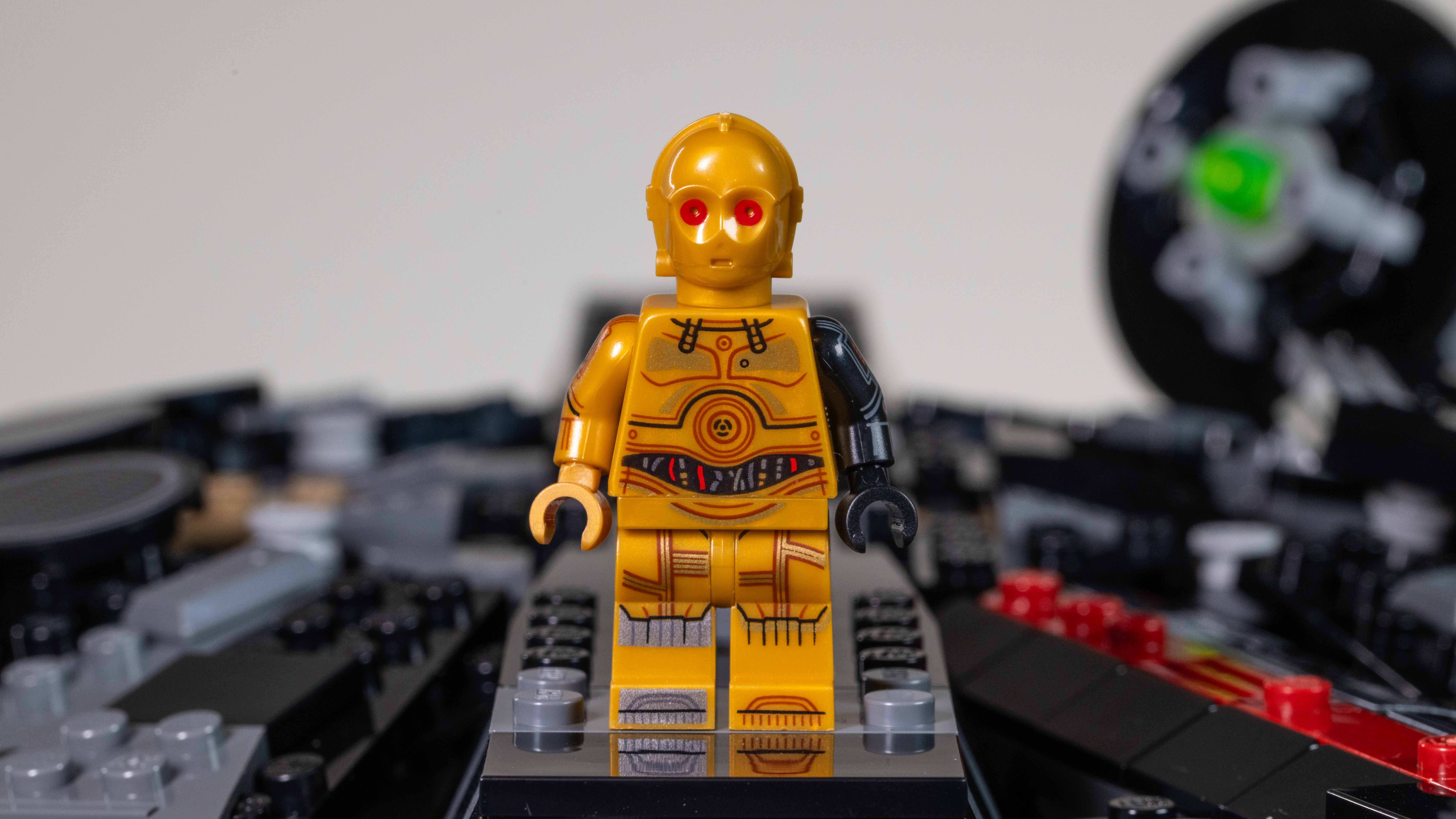 Lego Star Wars The Dark Falcon (75389) Bounty Hunter C-3PO (front)