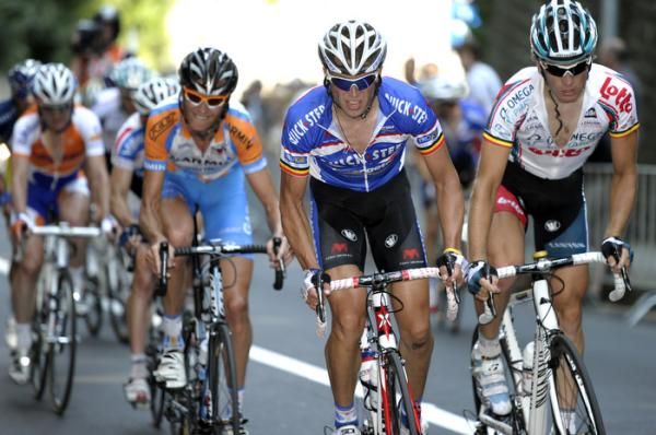 Devolder about to make his race-winning move.