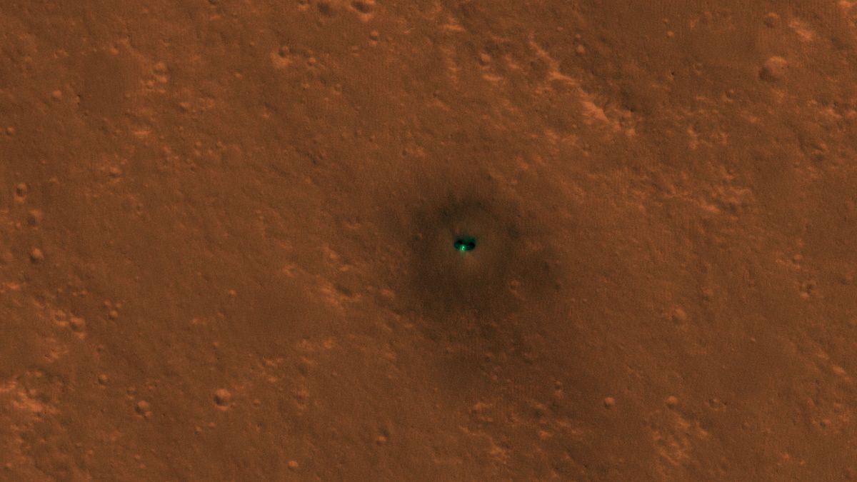 Mars InSight Spotted by MRO&#039;s HiRISE