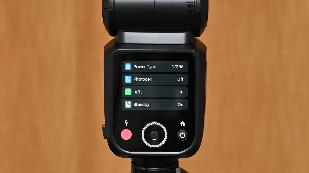 Godox V100 flashgun color touchscreen