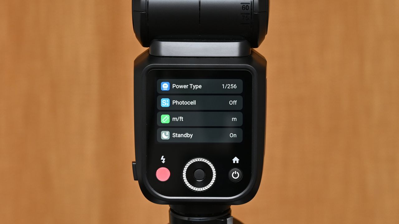 Godox V100 flashgun color touchscreen