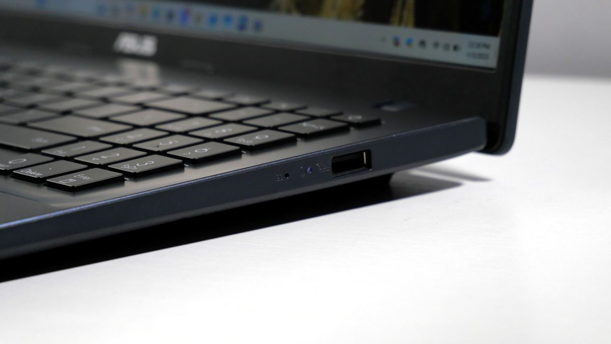 Asus Vivobook 16 (2025) open and powered on, highlighting the port on the right side, which includes one USB Type-A.