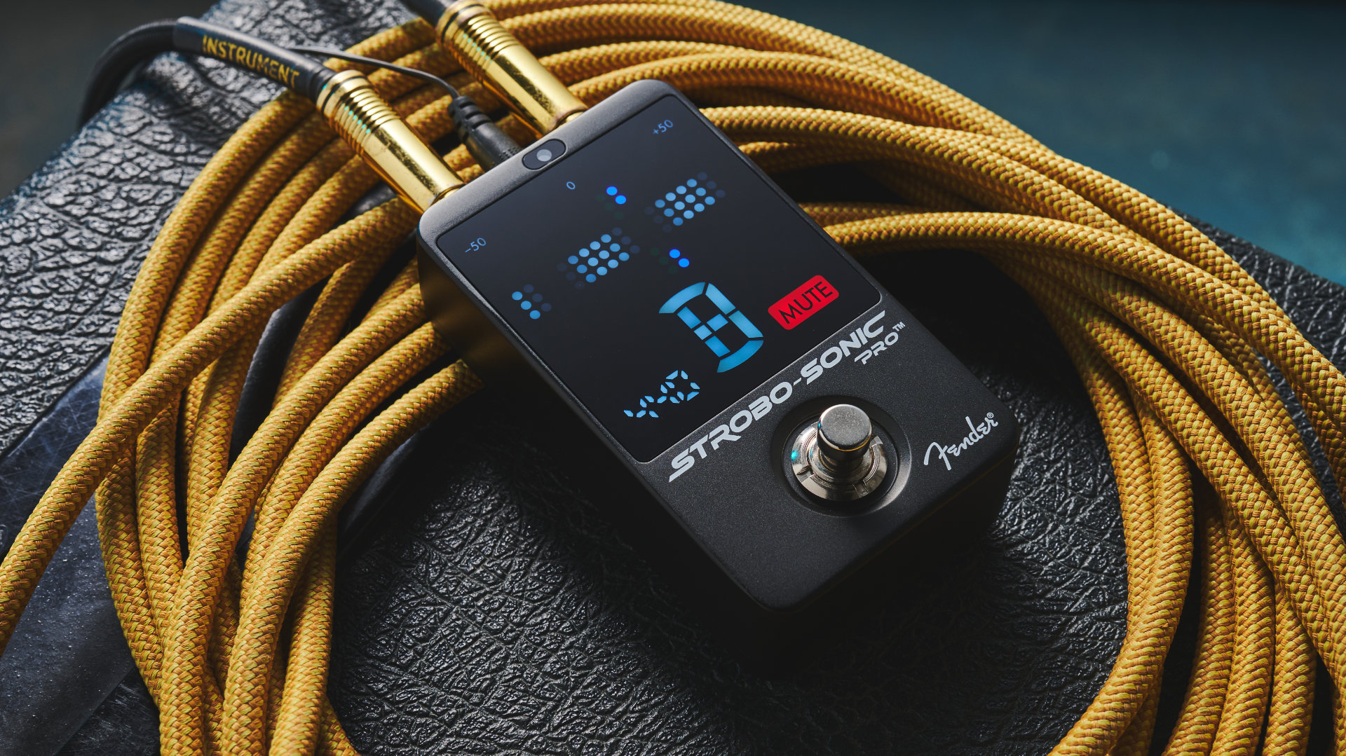 fender ‌Strobo-Sonic Pro⁢ Tuner Pedal on ⁣a guitar amp