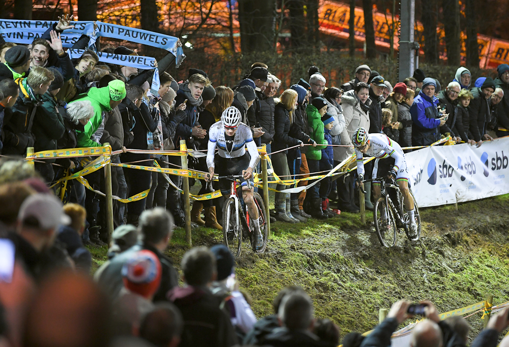 Mathieu van der Poel gets by Wout Van Aert at Diegem