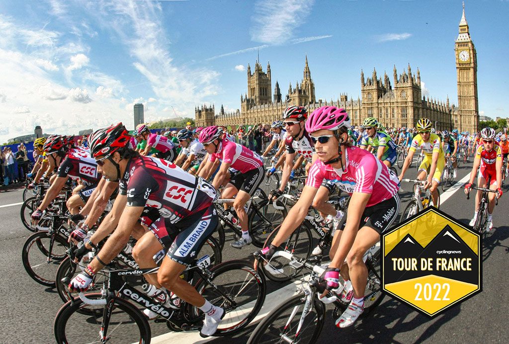 London UNITED KINGDOM Germanys Linus Gerdemann TMobileGer front rides pas Big Ben Tower during the first stage of the 94th Tour de France cycling race between London and Canterbury 08 July 2007 AFP PHOTO FRANCK FIFE Photo credit should read FRANCK FIFEAFP via Getty Images