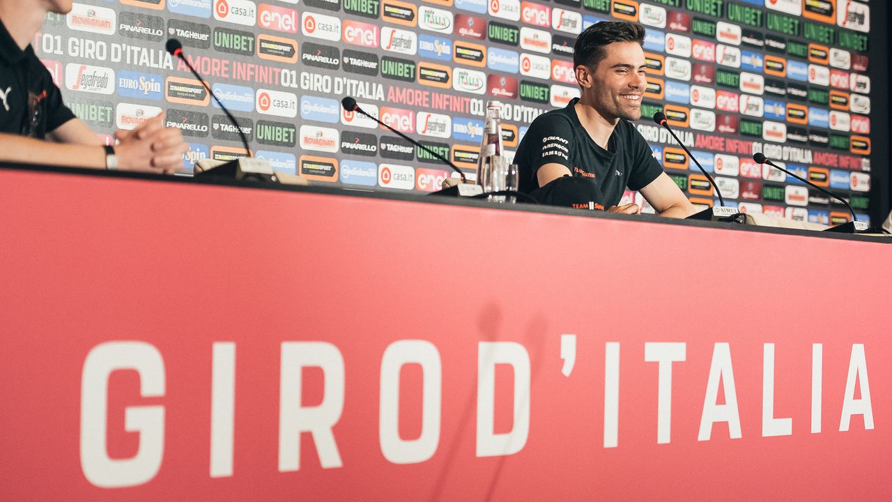 Tom Dumoulin talks to the press ahead of the race