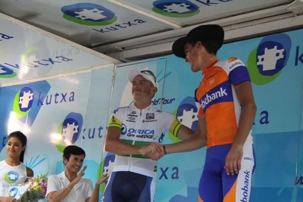 Luis Leon Sanchez is congratulated by runner-up Simon Gerrans at the 2012 Clasica de San Sebastian