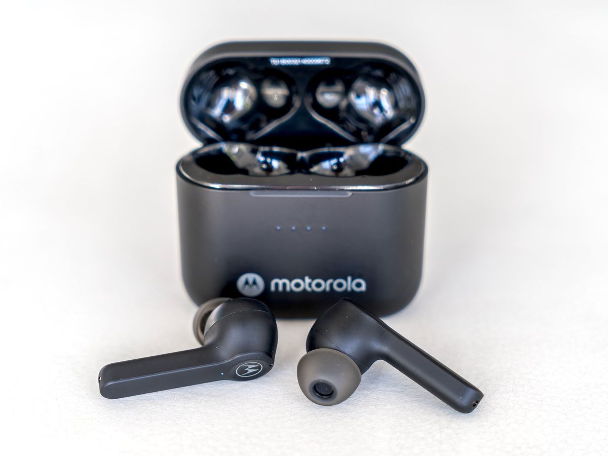 Motorola Moto Buds 600 ANC Earphones With Google Assistant