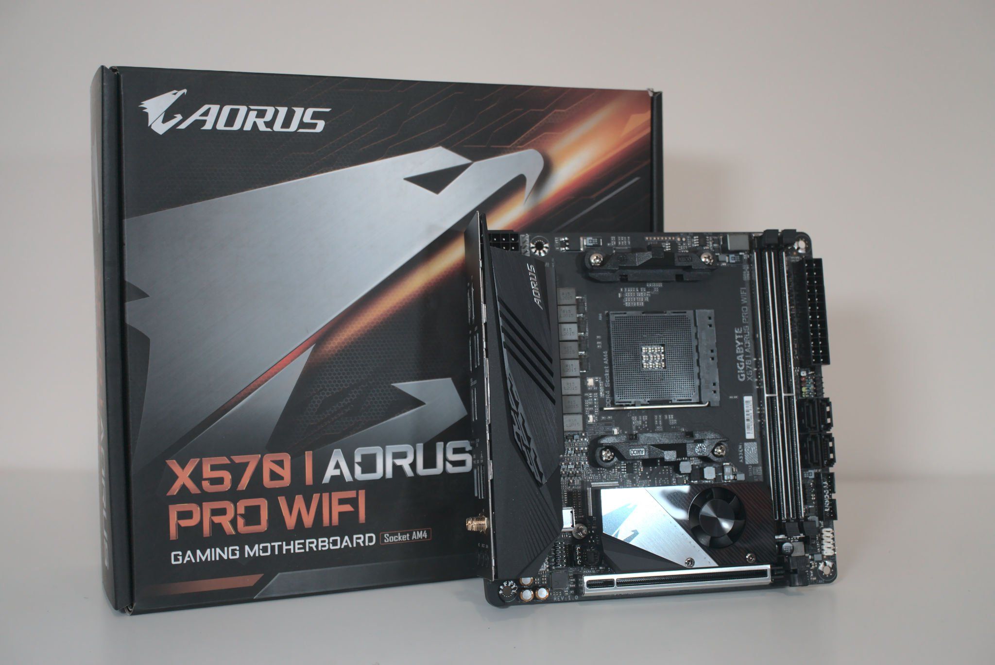マザーボード GIGABYTE X570 I AORUS PRO WIFI Mini-ITX Amazon | GIGABYTE ギガバイト X570 I AORUS PRO WIFI Mini-ITX