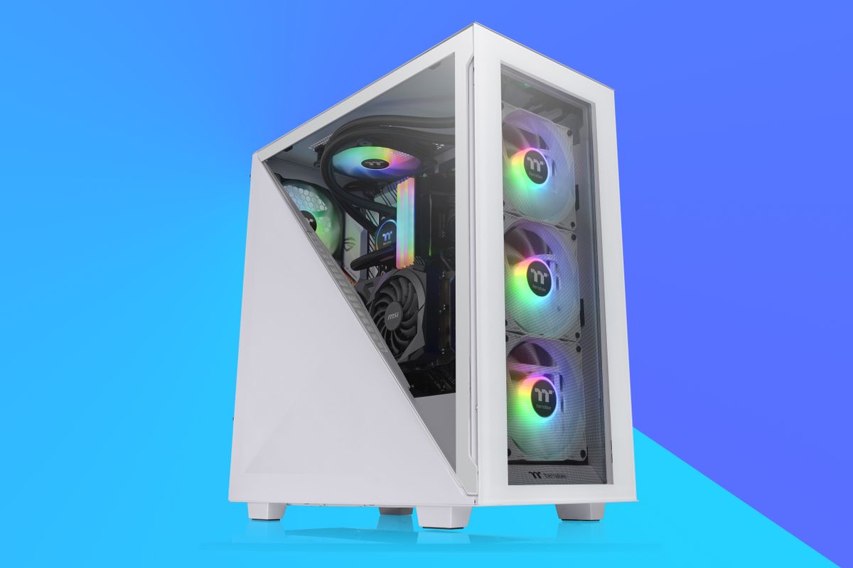 thermaltake-divider-300tg-lets-you-take-a-peek-with-half-glass-side-panel