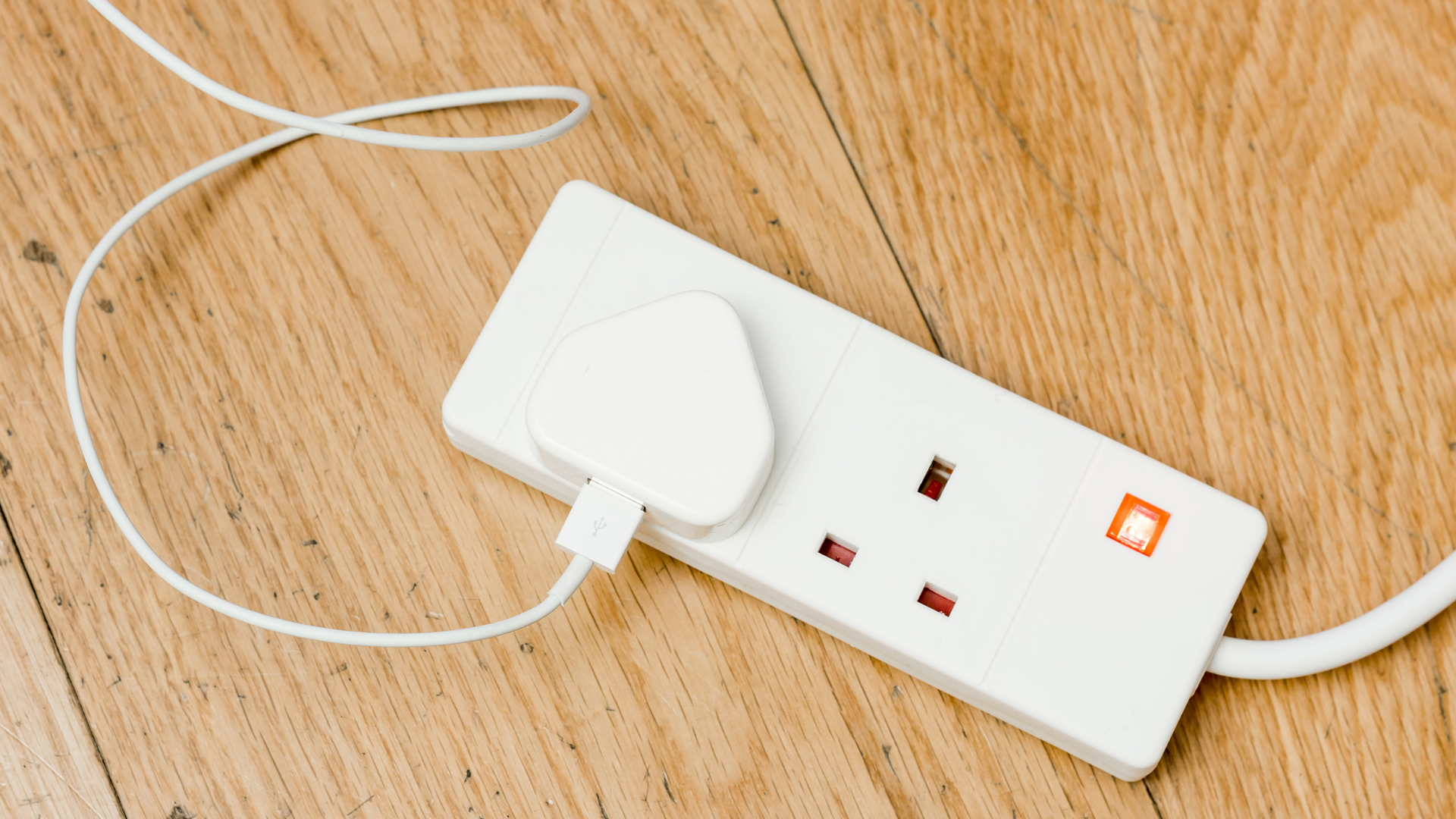 Is your extension lead safe? 5 mistakes people make time and time again that put their home at fire risk