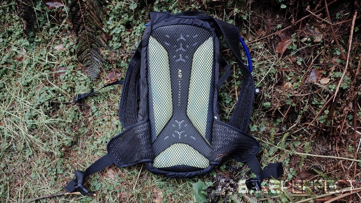 Camelbak Hawg Pro 20 hydration pack back panel