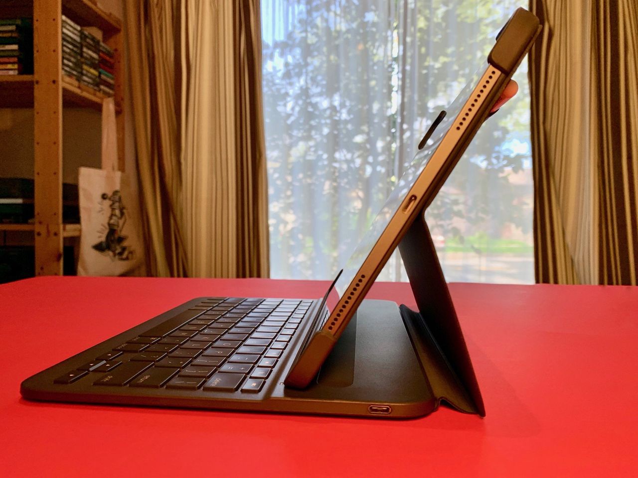 Logitech Folio Slim Pro side view