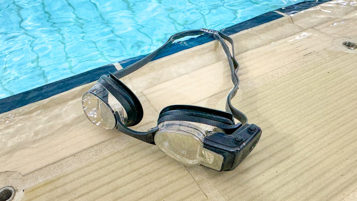 5 Benefits of the FORM Swim Goggles