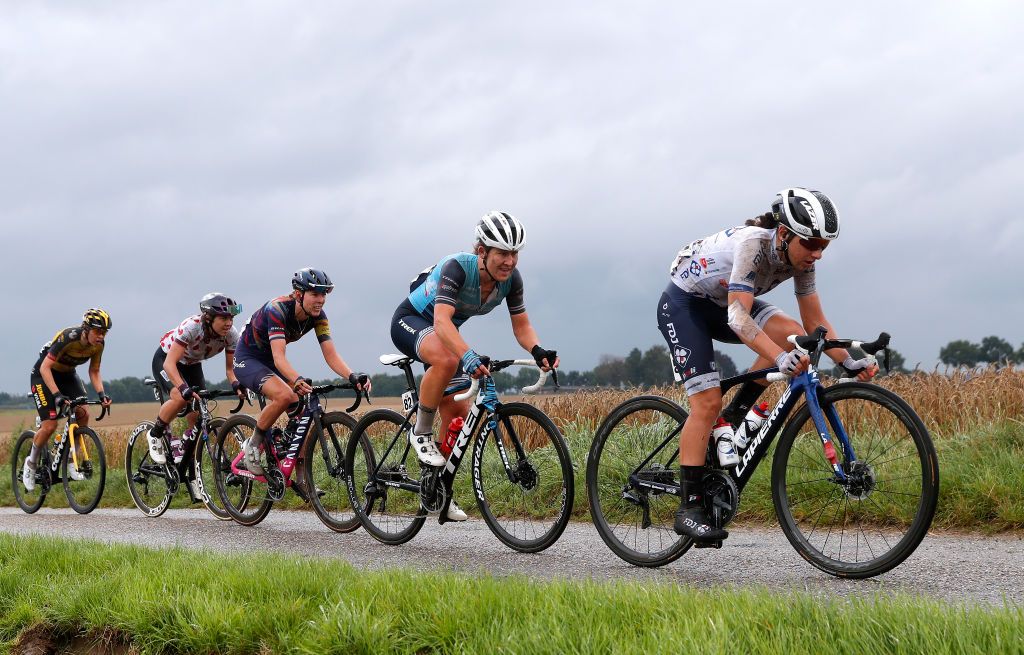 SWEIKHUIZEN NETHERLANDS AUGUST 28 LR Marlen Reusser of Switzerland and Ale Btc Ljubljana Team yellow leader jersey Romy Kasper of Germany and Team Jumbo Visma Alison Jackson of Canada and Team Liv Racing polka dot mountain jersey Hannah Barnes of United Kingdom and Team Canyon SRAM Racing Lauretta Hanson of Australia and Team Trek Segafredo Eugnie Duval of France and Team FDJ Nouvelle Aquitaine Futuroscope and the peloton compete during the 23rd Simac Ladies Tour 2021 Stage 4 a 1489km stage from Geleen to Sweikhuizen SLT2021 UCIWWT on August 28 2021 in Sweikhuizen Netherlands Photo by Bas CzerwinskiGetty Images
