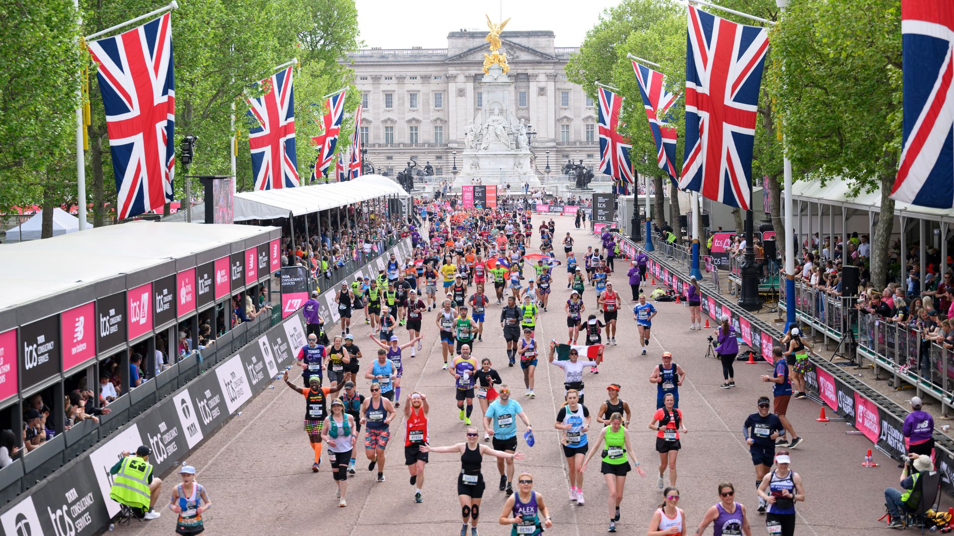 LONDON, ENGLAND - APRIL 27: Runners during the TCS London Marathon 2025 on April 27, 2025 in London, England. The London Marathon was founded by athletes Chris Brasher and John Disley in 1981 and runs over a flat course set around the River Thames, starting in Blackheath and finishing at The Mall. 