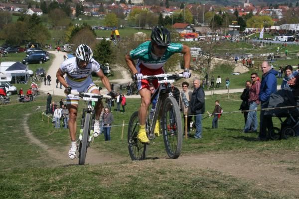 Italian National Champion Marco Fontana leads the pack ahead of World Champion Jose Antonio Hermida