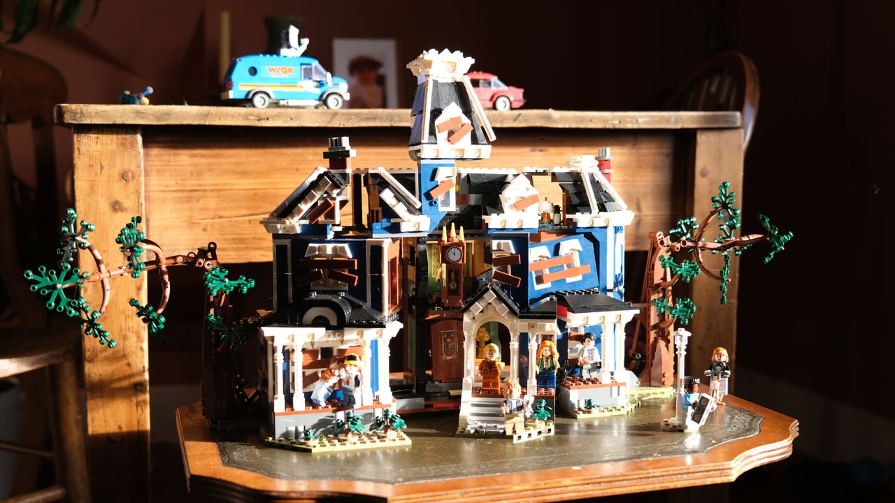 Lego Stranger Things The Creel House Set shot