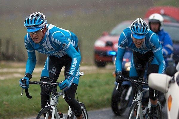 Peter Velits (l) and Nikki Terpstra from team Milram are fighting the bad weather in France.