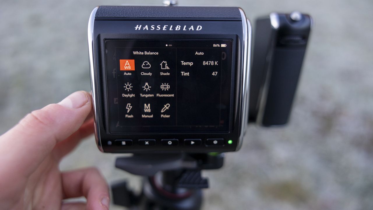Setting the white balance on the Hasselblad 907X CFV 100C