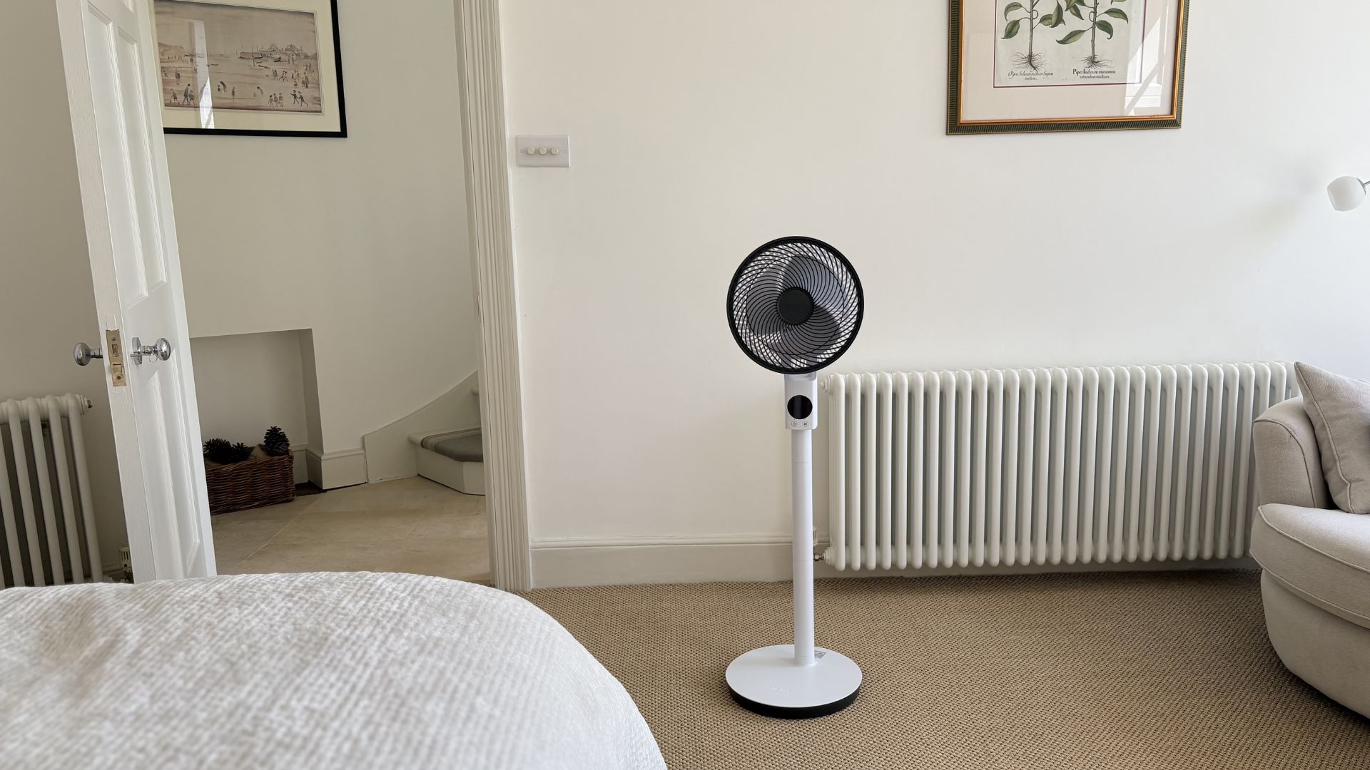 Testing the MeacoFan Sefte 10 Pedestal Air Circulator in a bedroom