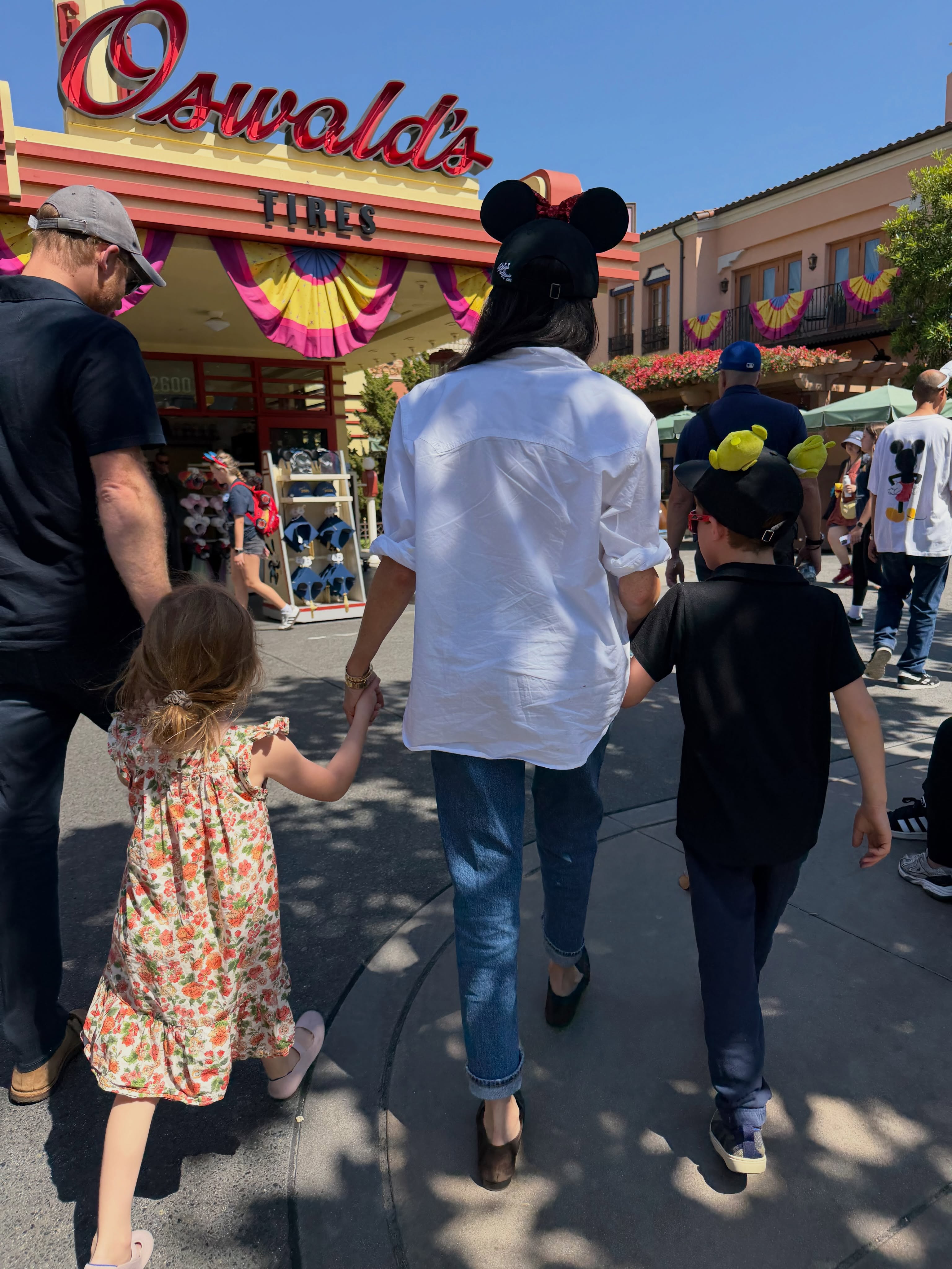 Meghan Markle Doria Ragland Disneyland