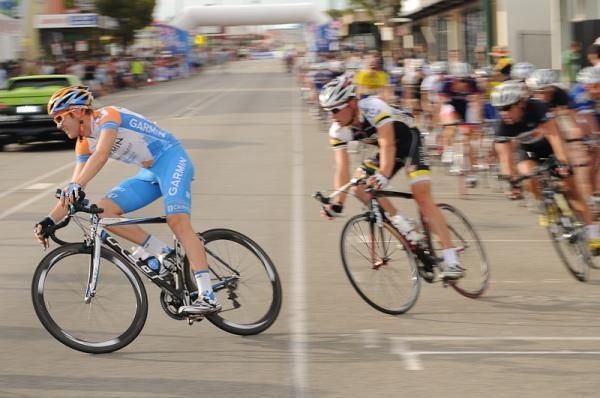 Travis Meyer leading the pack through the hair-pin corner