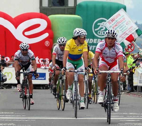 Oscar Sevilla in yellow rode attentively at the bonus sprints.